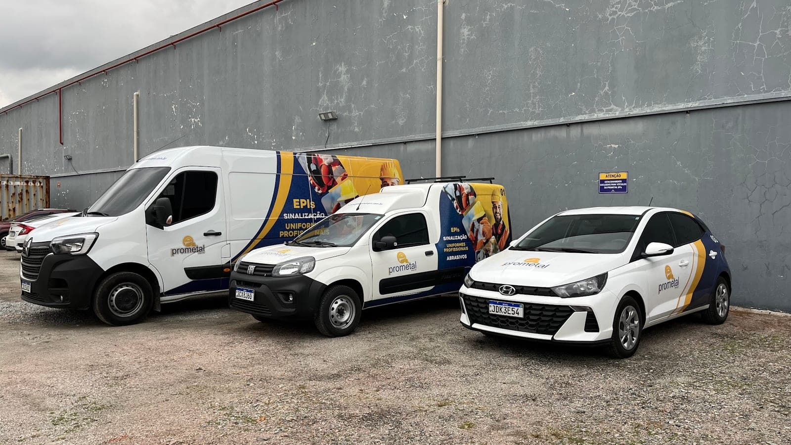 Frota de veículos de entrega da Prometal EPIs